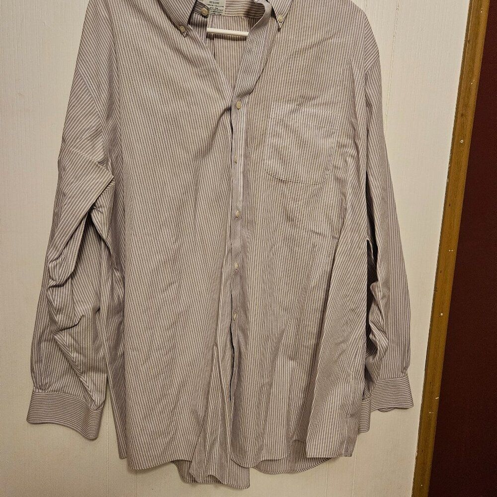 BROOKS BROTHERS   XL EX COND WHITE WITH LAVENDER STRIPES